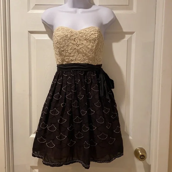 Anthropologie Meadow Rue Battenberg & Organdy mini dress in black white 6 - Picture 2 of 16